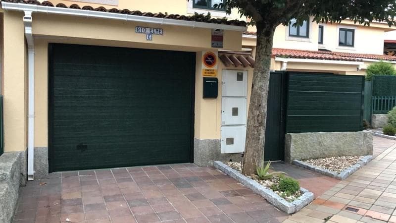 ¿Cómo afecta la calidad de los materiales a la vida útil de una puerta?