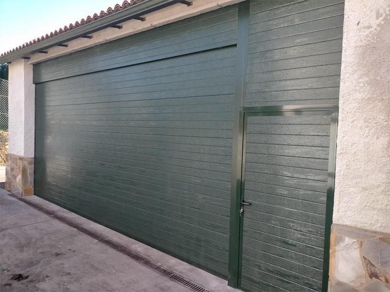 Cómo elegir el motor adecuado para tu puerta de garaje automática