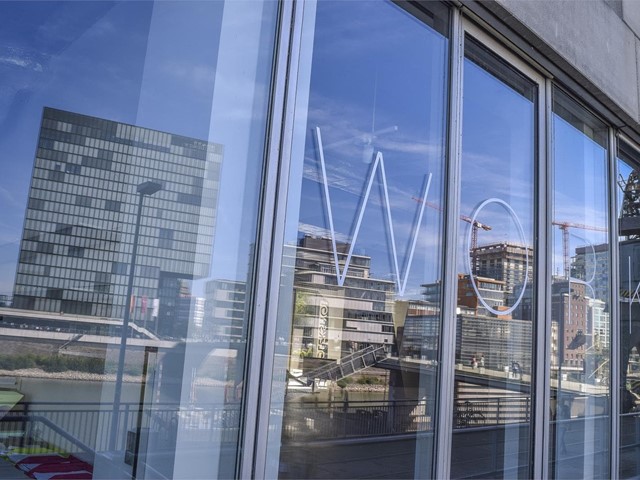 Instalación de puertas automáticas de cristal en A Coruña