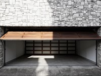 ¿Por qué mi puerta de garaje se detiene a mitad de camino?