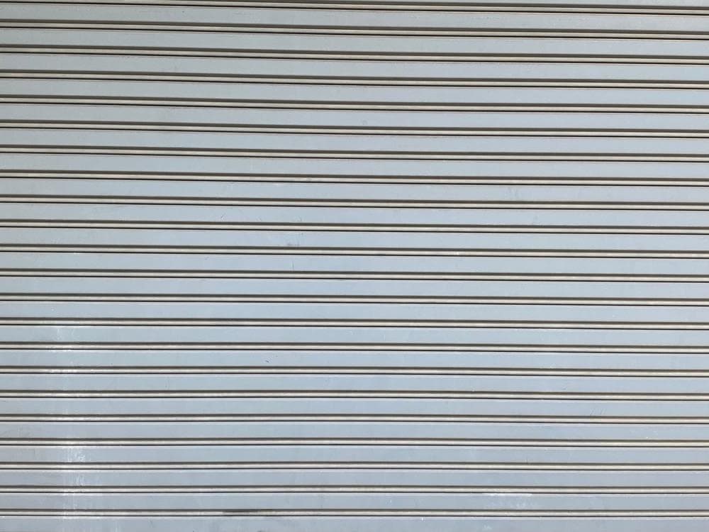 ¿Qué tipos de puertas industriales puedes encontrar en Automatismos Naveira?